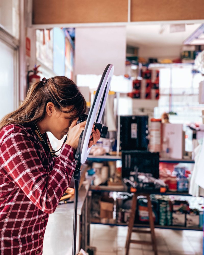Veronica photographing products with a ring light